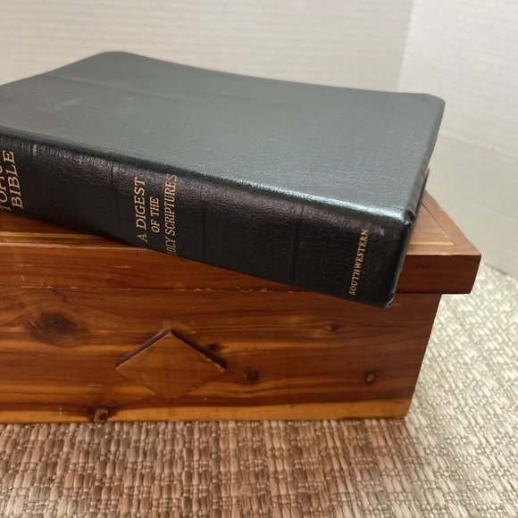 Nave's Topical Bible: A Digest of the Holy Scriptures 1962 Thumb Indexed - Picture 3 of 12